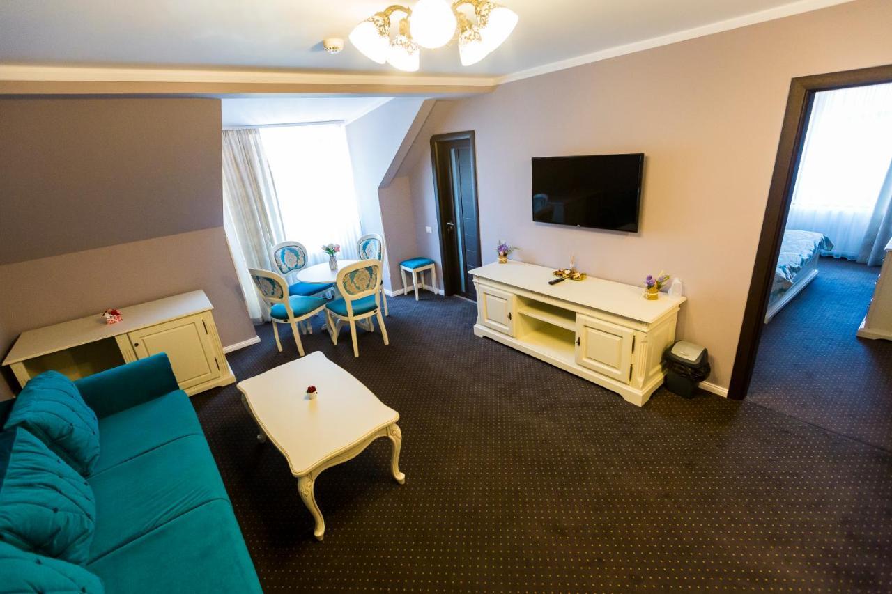 Royal Inn Busteni-Adults Only Esterno foto