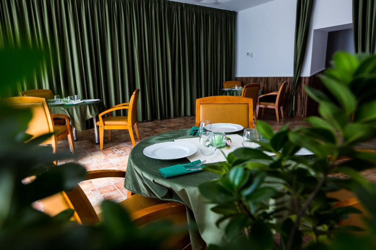Royal Inn Busteni-Adults Only Esterno foto