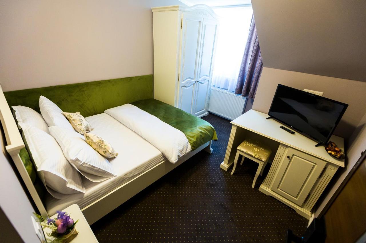 Royal Inn Busteni-Adults Only Esterno foto
