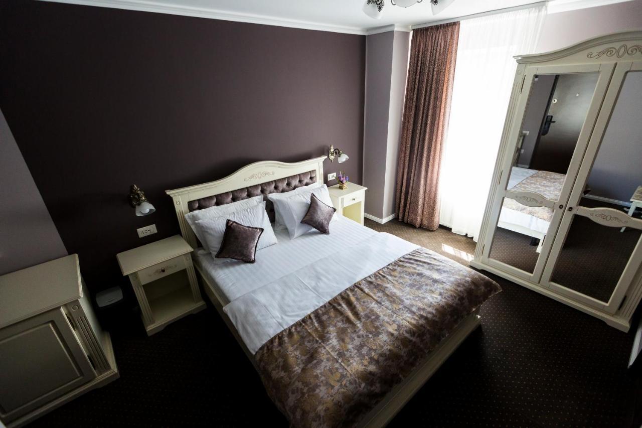 Royal Inn Busteni-Adults Only Esterno foto