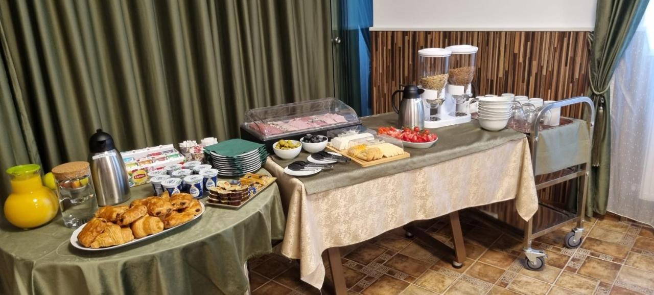 Royal Inn Busteni-Adults Only Esterno foto