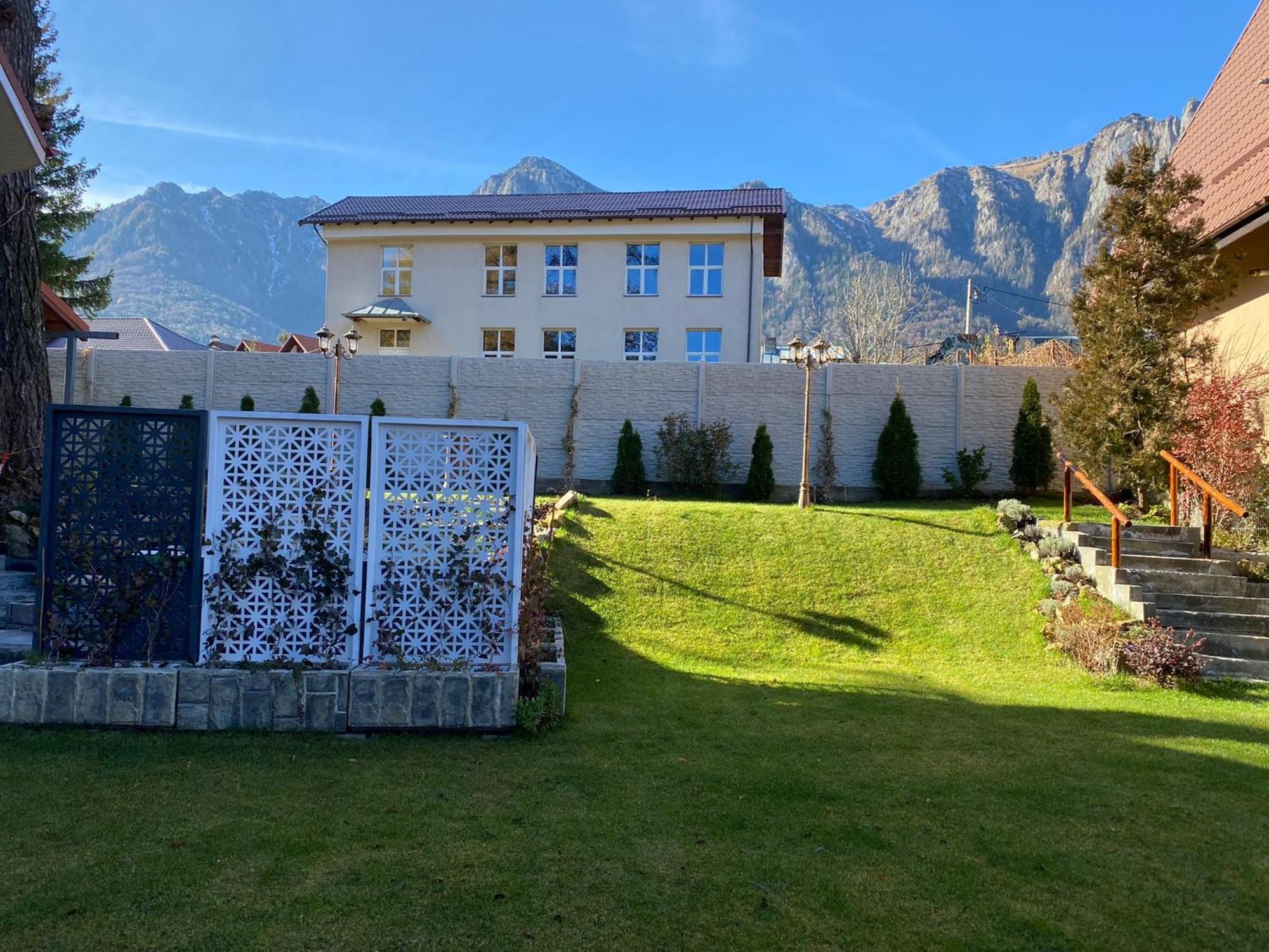 Royal Inn Busteni-Adults Only Esterno foto